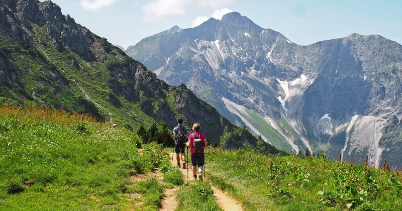 Randonnée en montagne : préparation et équipement nécessaires pour partir serein